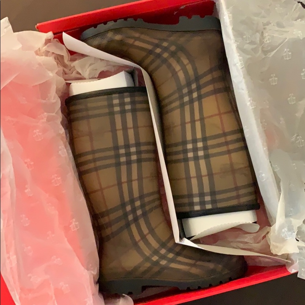 Authentic Burberry Nova Rainboots